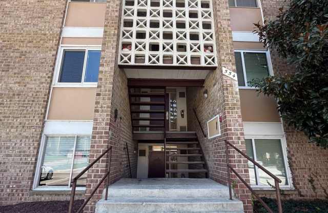 Amazing 2 bedroom/ 1 Bathroom unit with plenty natural light Gallery 3