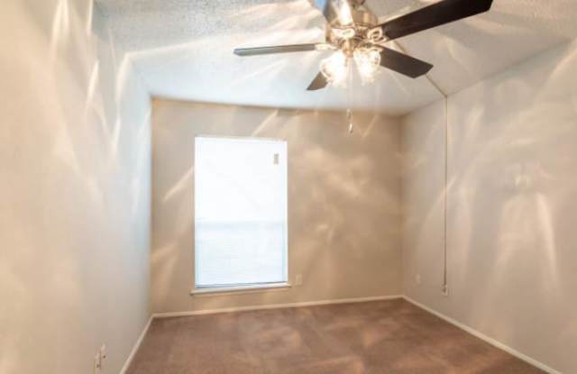 8556 Burnet Rd Gallery 2