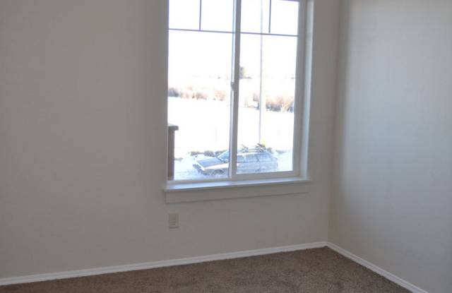 3 Bedroom 2 Bathroom Condo Gallery 4