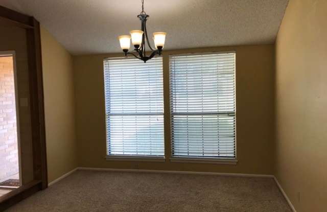4635 Green Acres Woods Gallery 3