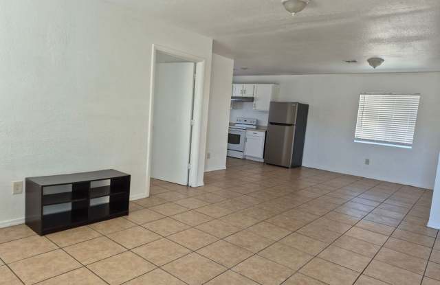 Refreshed 3 Bed/2 Bath Duplex photos photos