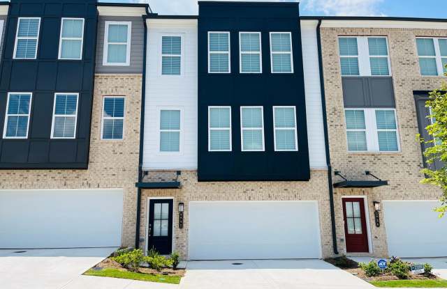 LIKE NEW Townhome located in Westside Bend! MUST SEE! Gallery 1
