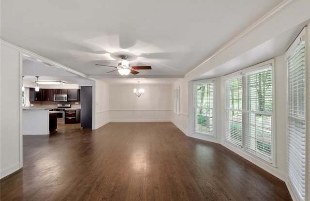 5305 Peachtree Dunwoody Road Gallery 3