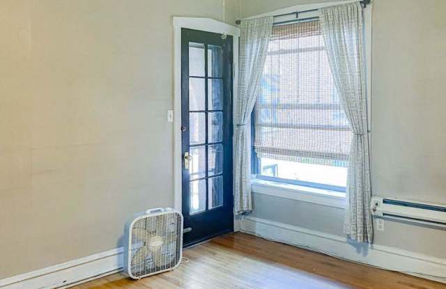 2884 North Clark St. photos photos