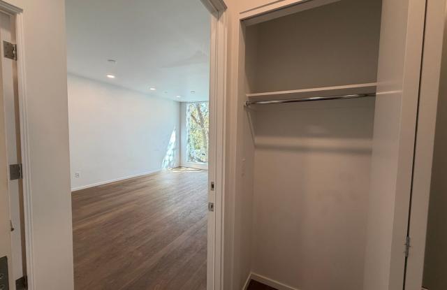 Beautiful Nineth & Broadway Duplex Gallery 4