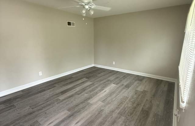 9857 Dennis Dr Gallery 2