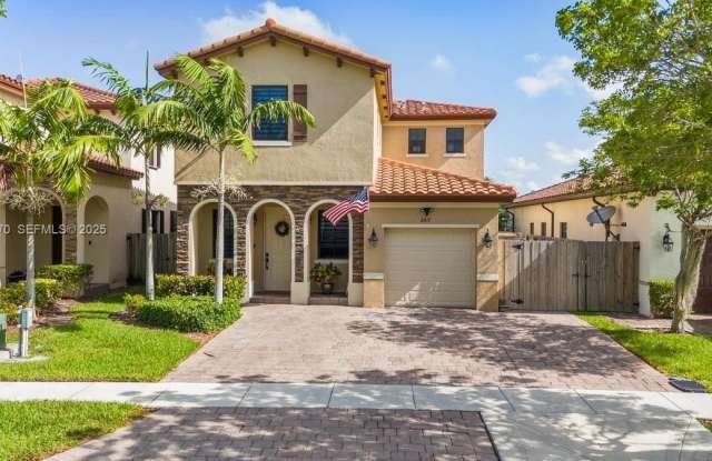 2417 NE 2nd Dr photos photos