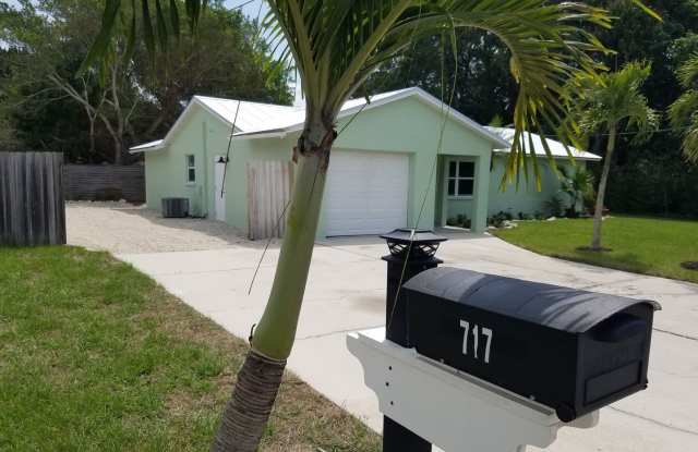 3/2 NORTH WEST BRADENTON photos photos