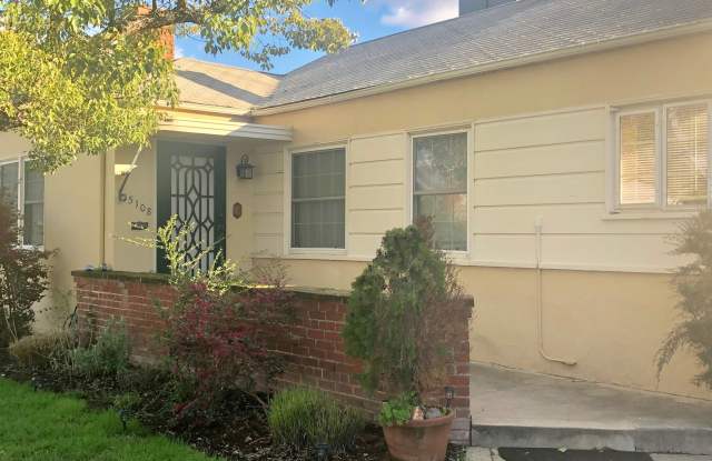 Tahoe Park Cutie! - JUST REDUCED - 5108 8th Avenue, Sacramento, CA 95820
