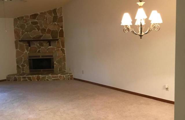 2153 DERRINGER CIR W Gallery 4