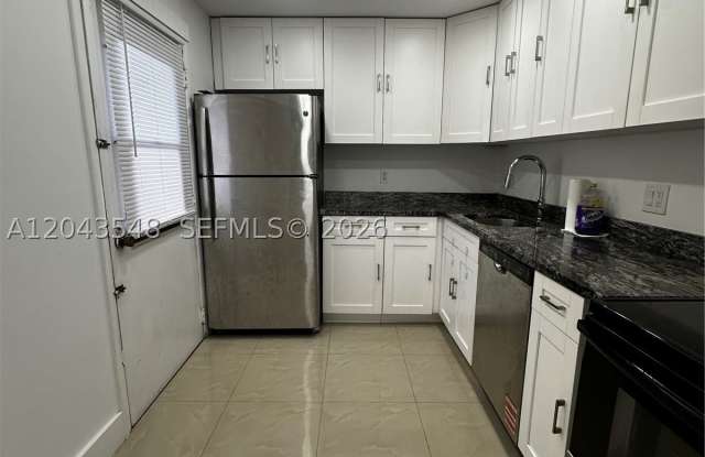 3475 N Country Club Dr Gallery 1