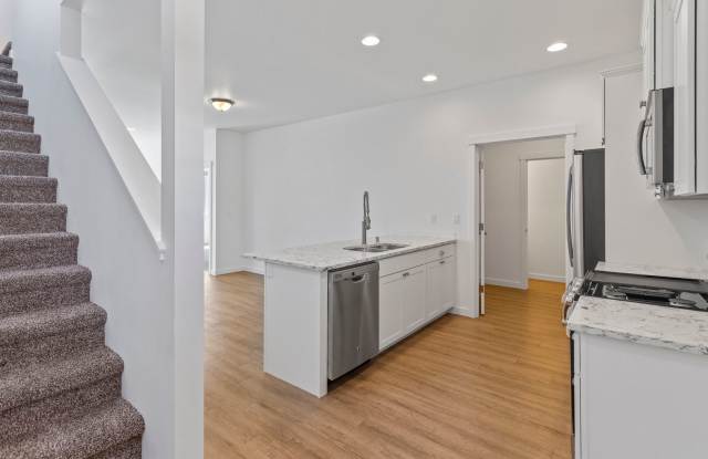3 Bath 2.5 Bath - Modern Townhome - Hillcrest - NAS Whidbey Gallery 3