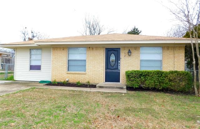 921 N 7th Street - 921 North 7th Street, Sanger, TX 76266