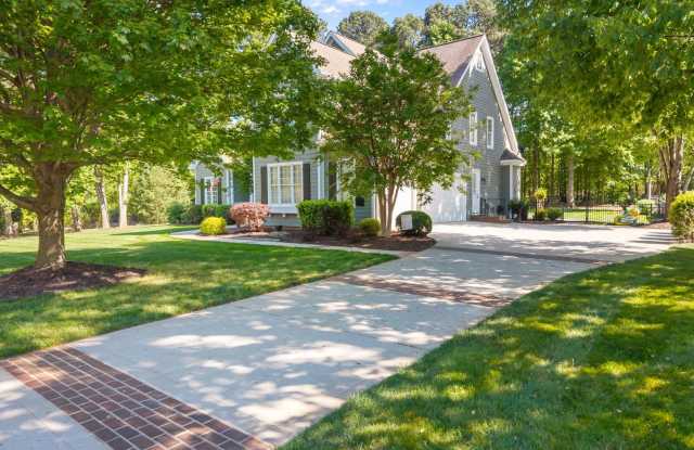 Gorgeous 4 Bedroom in Lake Norman w/ Boat Slip Available Gallery 4