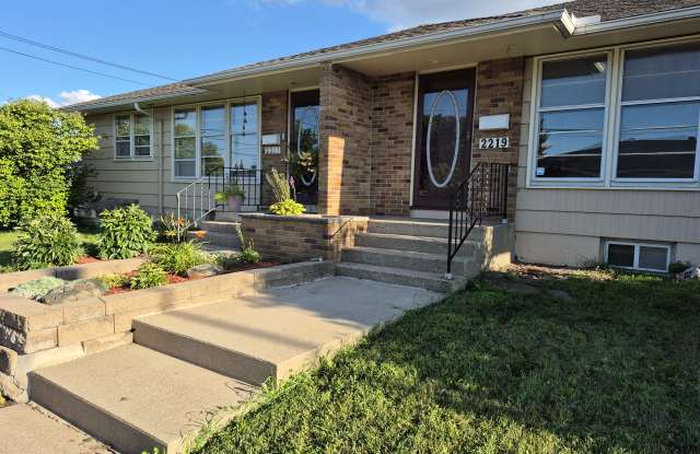 2219 W 61st St photos photos