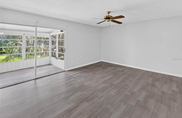 600 FAIRWAYS Circle Gallery 4