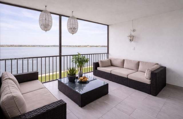1175 NE Miami Gardens Dr photos photos
