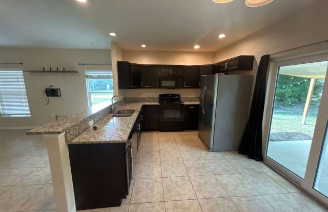 Beautiful 3/2 home in Deland Gallery 3