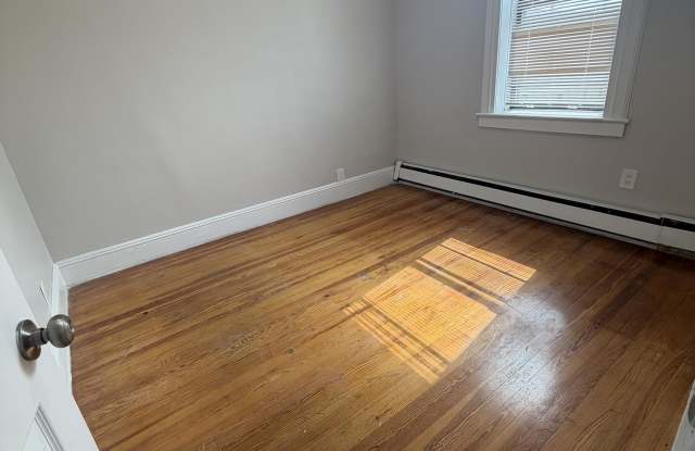 4809 Broadway Gallery 1