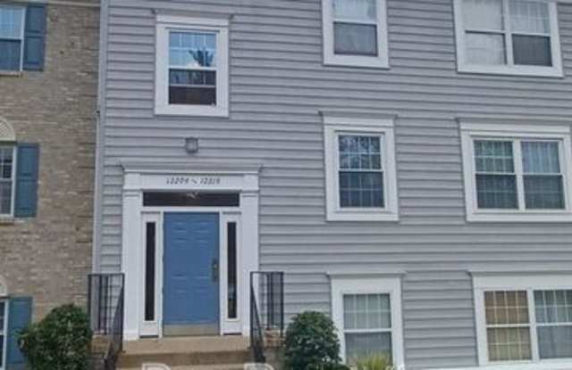 12219 Chaucer Ln - 12219 Chaucer Lane, Lake Ridge, VA 22192