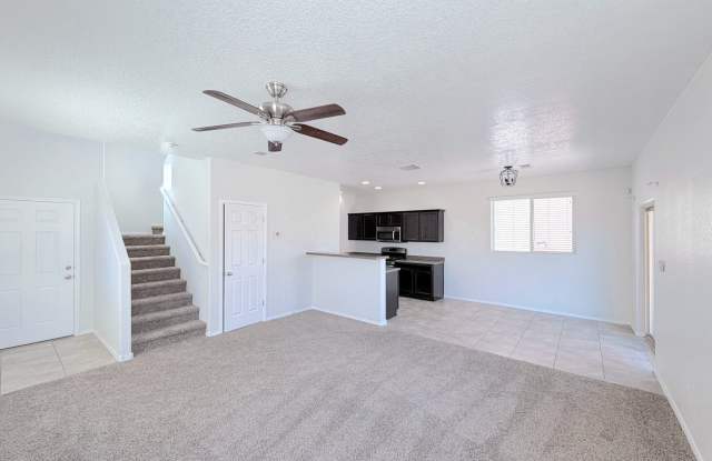 Beautiful 3 Bedroom Home in Montecito Estates area on Albuquerque's Westside. Refrigerated Air! Open Layout photos photos