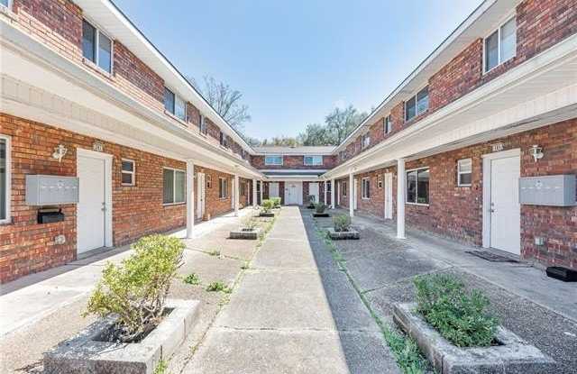 2821 PAKENHAM Drive Gallery 2