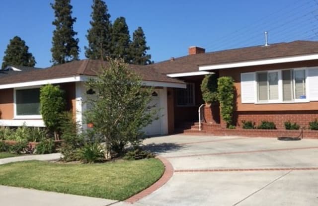 872 N KAREN WAY - 872 Karen Way, Long Beach, CA 90815