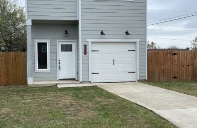 1202 Walnut St - 1202 Walnut Street, Jourdanton, TX 78026