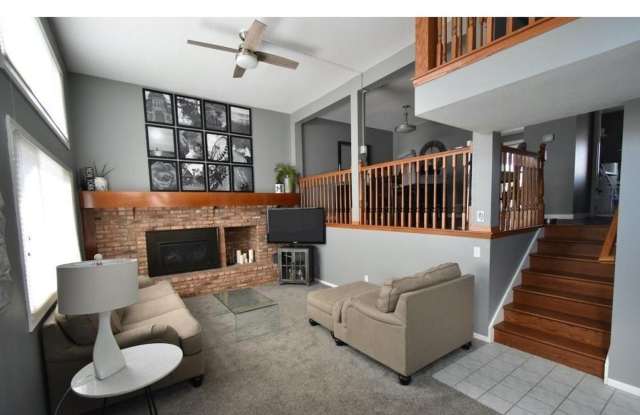 Spacious townhome- 3 bed/2.5ba -Community Pool! SLP- Available May 1 photos photos