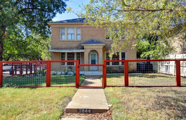 Near Southside Downstairs Duplex - 2844 Travis Avenue, Fort Worth, TX 76110