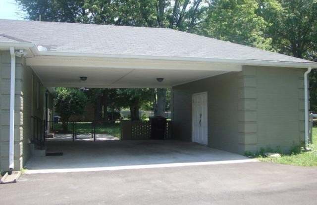 Large home in quiet neighborhood Gallery 3