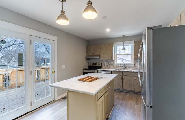 Renovated 3 bed/2 bath just minutes from Downtown!! photos photos