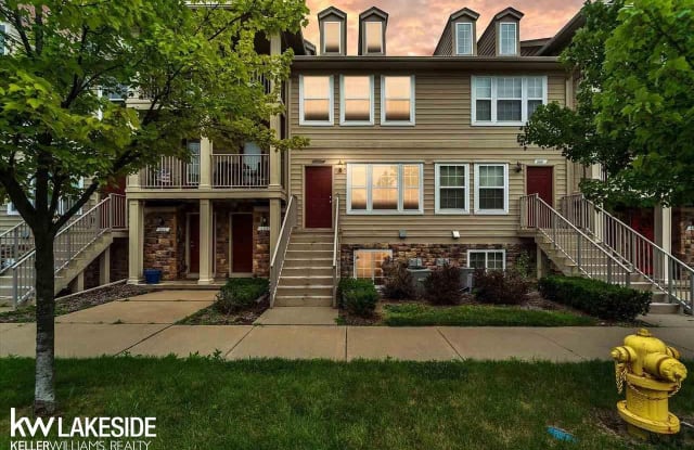 662 Lydia Ln - 662 Lydia Ln, Pontiac, MI 48341