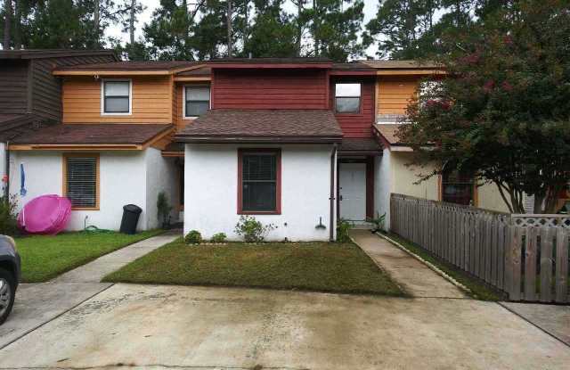 4552 MELISSA CT N Gallery 2