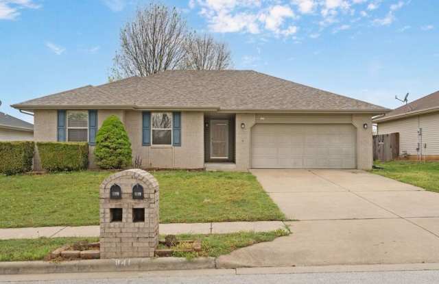 841 S Hazelnut Avenue - 841 South Hazelnut Avenue, Springfield, MO 65802