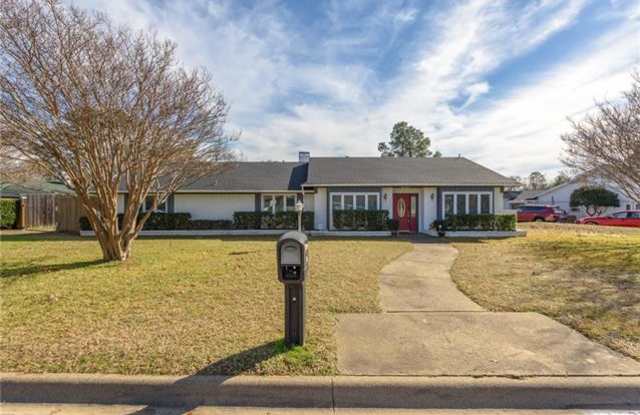 309 Hollyhill Lane - 309 Hollyhill Lane, Denton, TX 76205