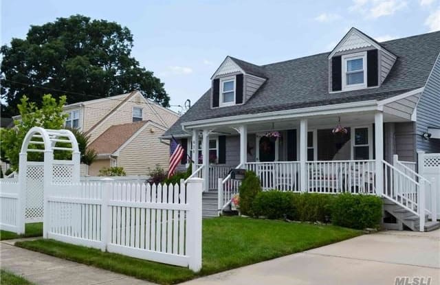 636 Hoover St - 636 Hoover Street, East Meadow, NY 11554