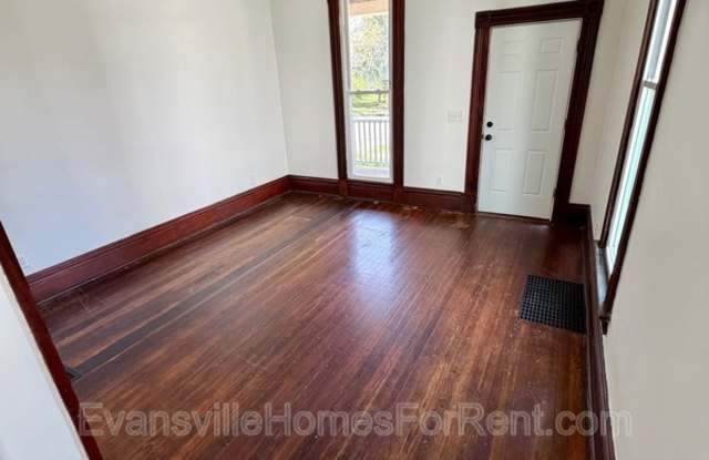 924 Southeast 6th Street - A Gallery 3