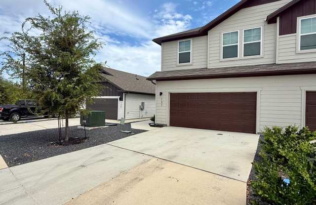 Available Now! Spacious 4-Bedroom Townhome with Granite Kitchen, Covered Patio & Large Yard-Amanda Park is it! Gallery 3