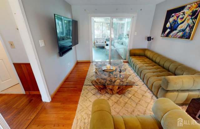 22 Wilson Avenue Gallery 3