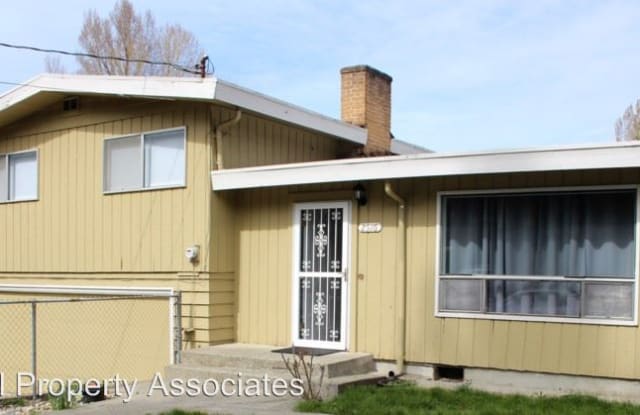 2516 NE 95th St - 2516 Northeast 95th Street, Seattle, WA 98115