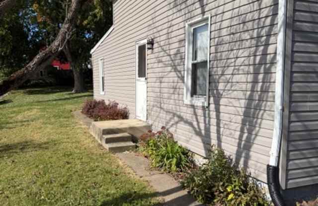 West side of Barberton - 2 Bedrooms & 1 Bathroom House Gallery 3