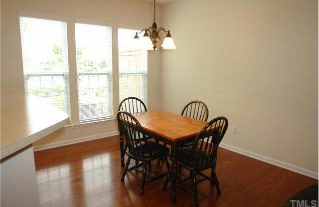Wonderful 3br/2.5ba end unit townhome!!  1 car garage, across from community pool! Available Now! Gallery 4