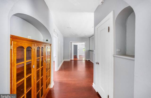 7126 CARROLL Avenue Gallery 2