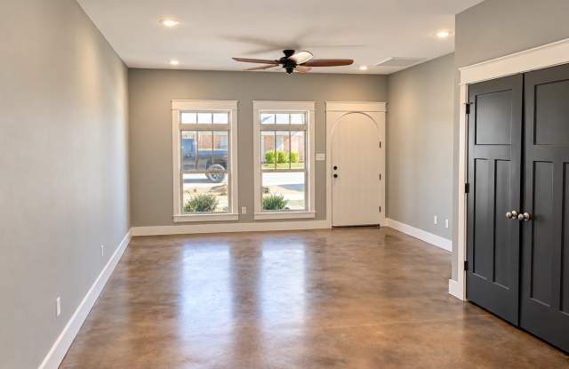 SUPER CUTE 4BR/2.5BA in the Heart of BRYANT!! Gallery 3