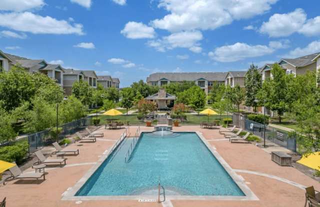 Belle at Bay Colony 55+ Apartments Gallery 2