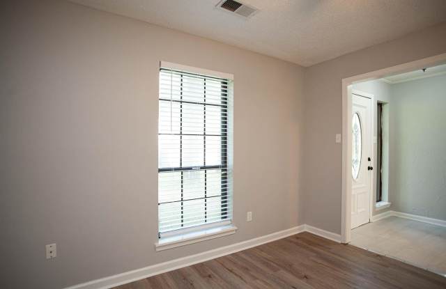 1201 Jennifer Drive Gallery 2
