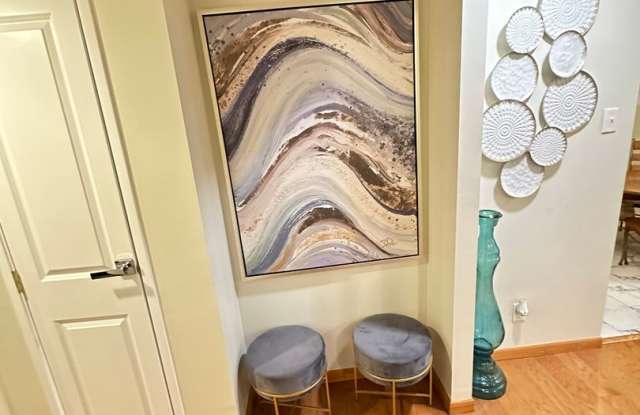 Charming 2BR Apartment in Saint Louis Gallery 3