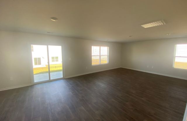September SPECIAL!!! $1,000 off first full months rent with acceptable application and  credit!!! 5bed 3 bath in Rincon, GA located in the Windsong II S/D. Gallery 4