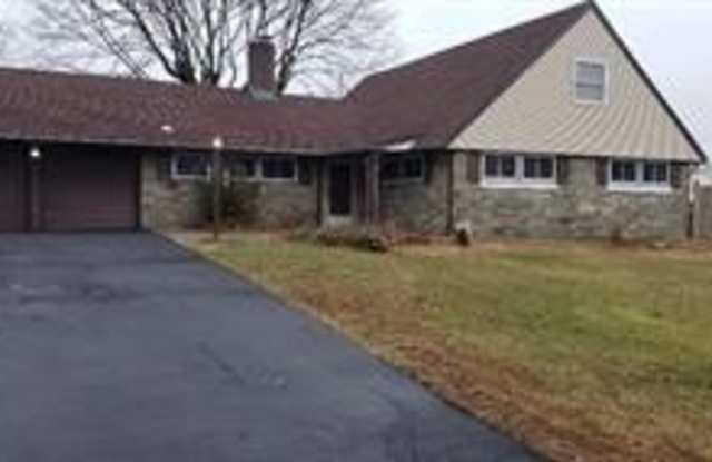 77 FIELDSTONE Road photos photos